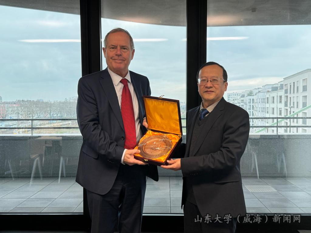 FOM赠礼.jpg